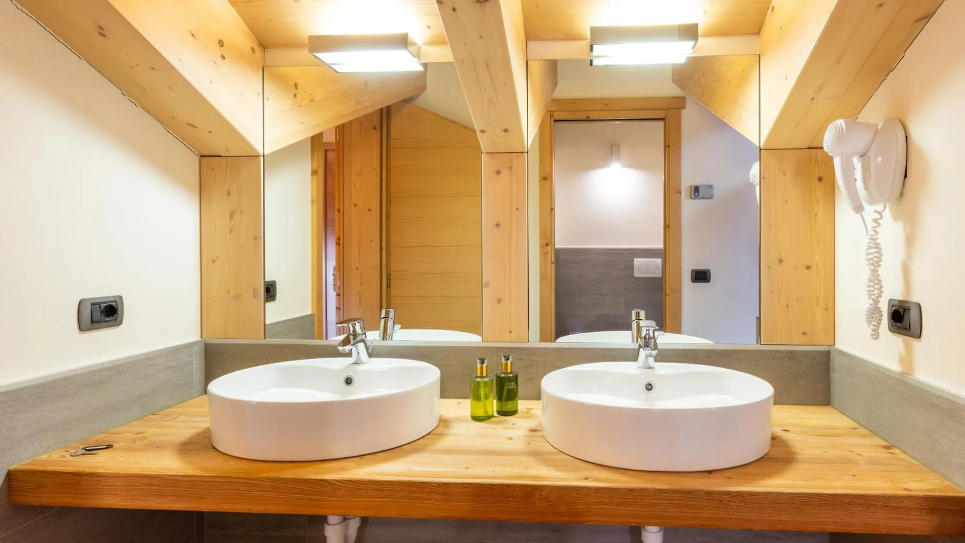 ***  Hotel Cardo Isolaccia Italien